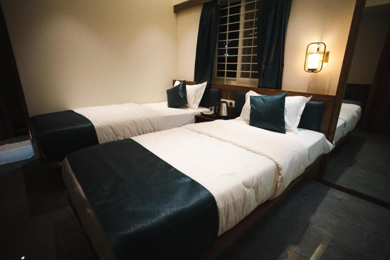 Hotel Aasare Inn Бангалор Екстериор снимка